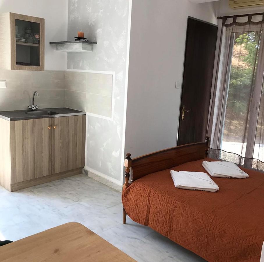Kessaris Apartments Храни Екстериор снимка